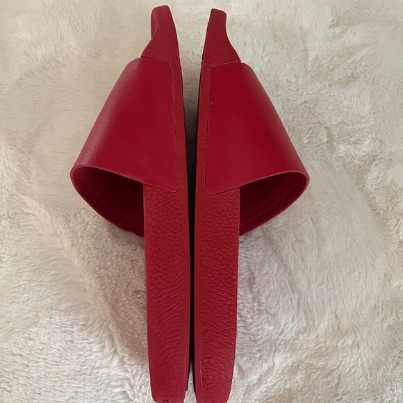 Disney X Coach Sport Red Slide With Mickey Mouse And Minnie Mouse Motif Size: 9 - Picture 10 of 14